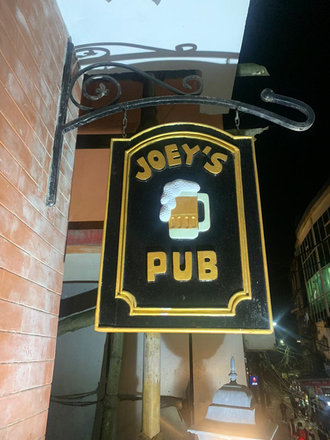 Joeys Pub Signboard