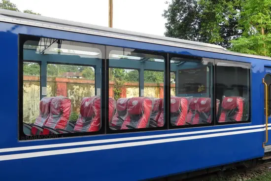 DHR Vistadome Coach
