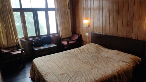Kurseong tourist lodge room