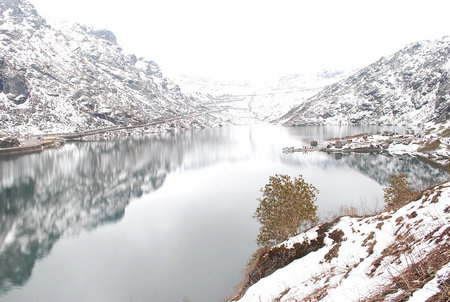 Tsomgo Lake in snow