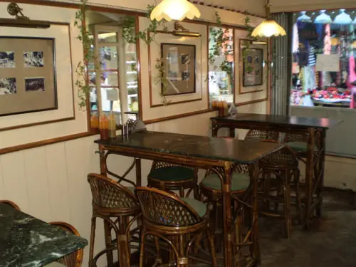 Frank Ross Cafe Darjeeling