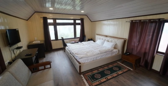 Swiss Cottage Mirik Room